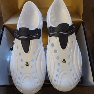Spirit Dawgs size 16